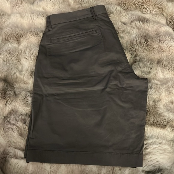 J. Crew Men Grey 9” Stretch Chino Shorts Size 28 - Picture 4 of 6